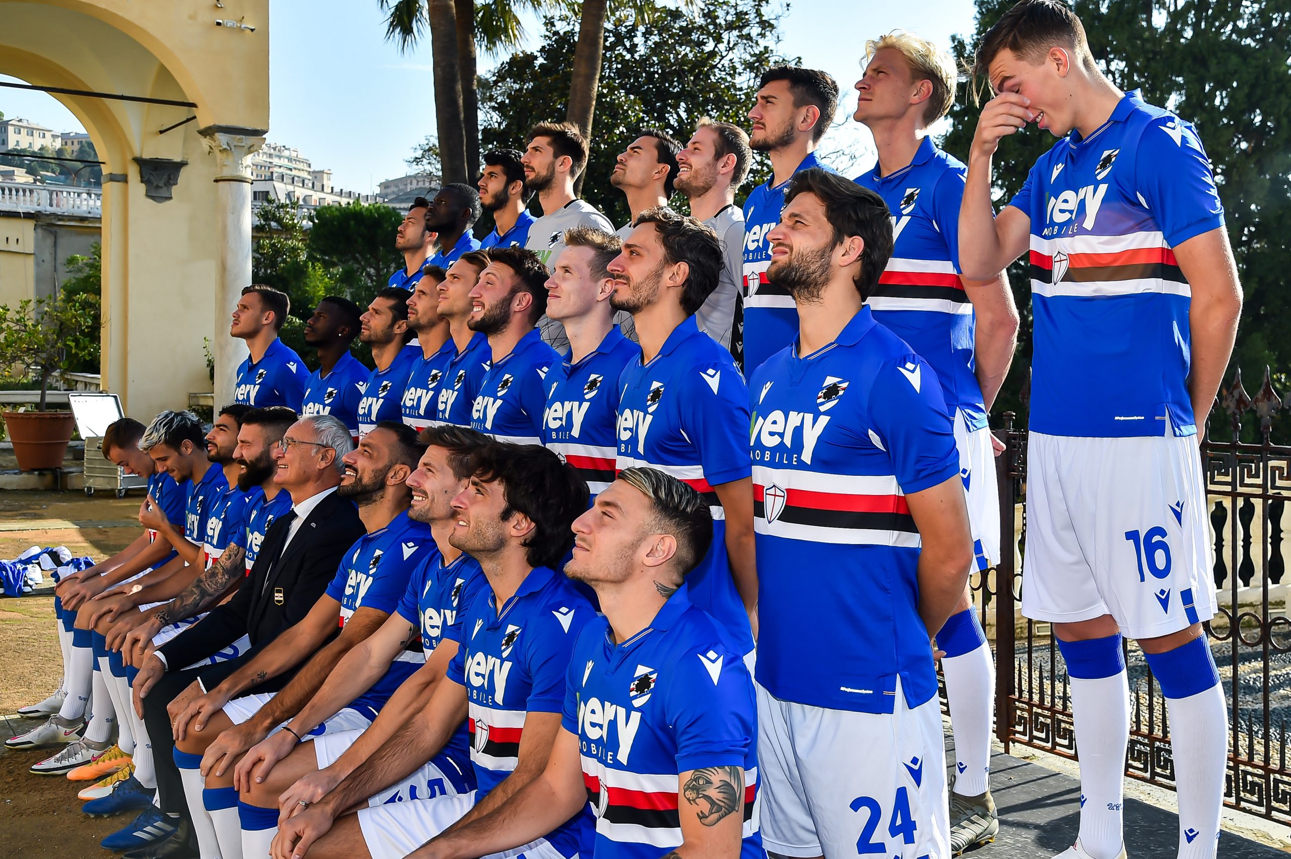 Backstage foto di squadra 2020/21: la fotogallery - U.C ...