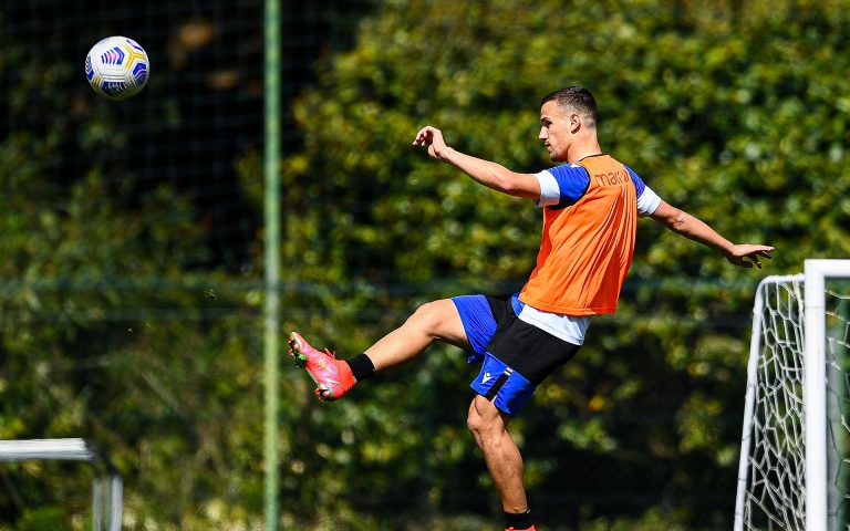 Training resumes in groups, final session ahead of Sassuolo on Friday