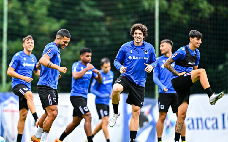 Allenamento sotto la pioggia, martedì conferenza di Pirlo